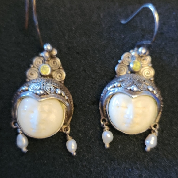 Carved bone pearl peridot earrings - Picture 1 of 2